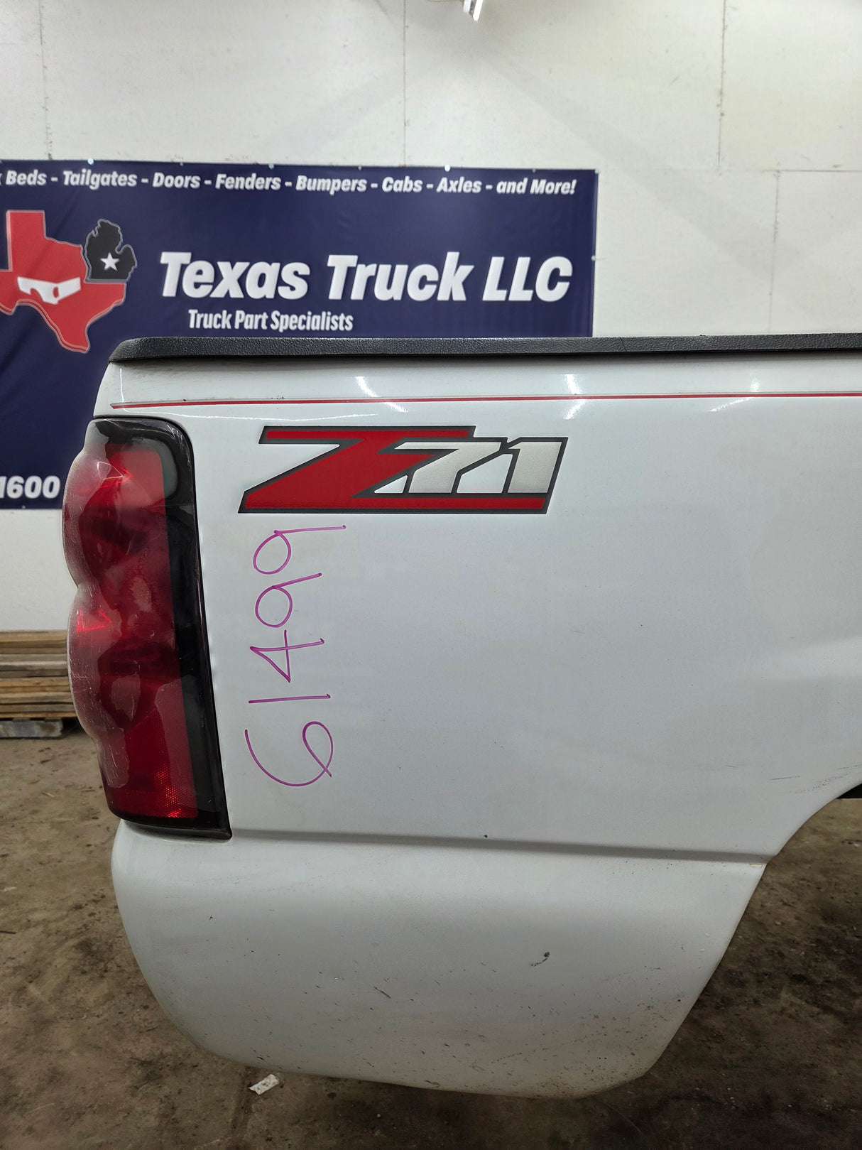 1999-2007 Chevrolet Silverado / GMC Sierra 1500 2500HD 3500HD 6' 6" Short Truck Bed