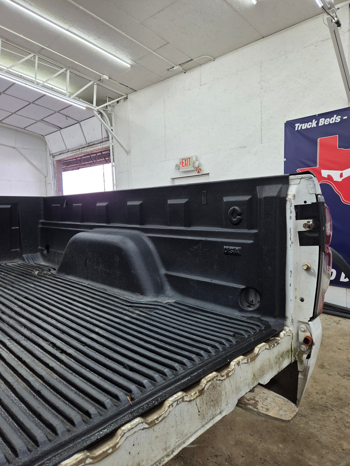 1999-2007 Chevrolet Silverado / GMC Sierra 1500 2500HD 3500HD 6' 6" Short Truck Bed