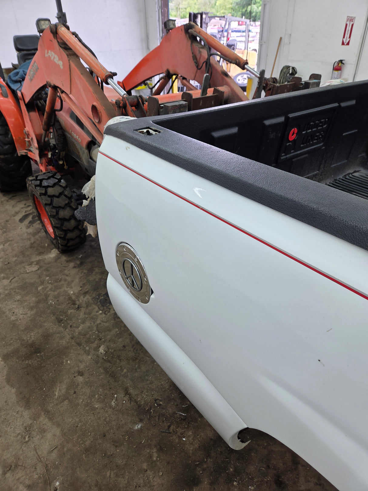 1999-2007 Chevrolet Silverado / GMC Sierra 1500 2500HD 3500HD 6' 6" Short Truck Bed