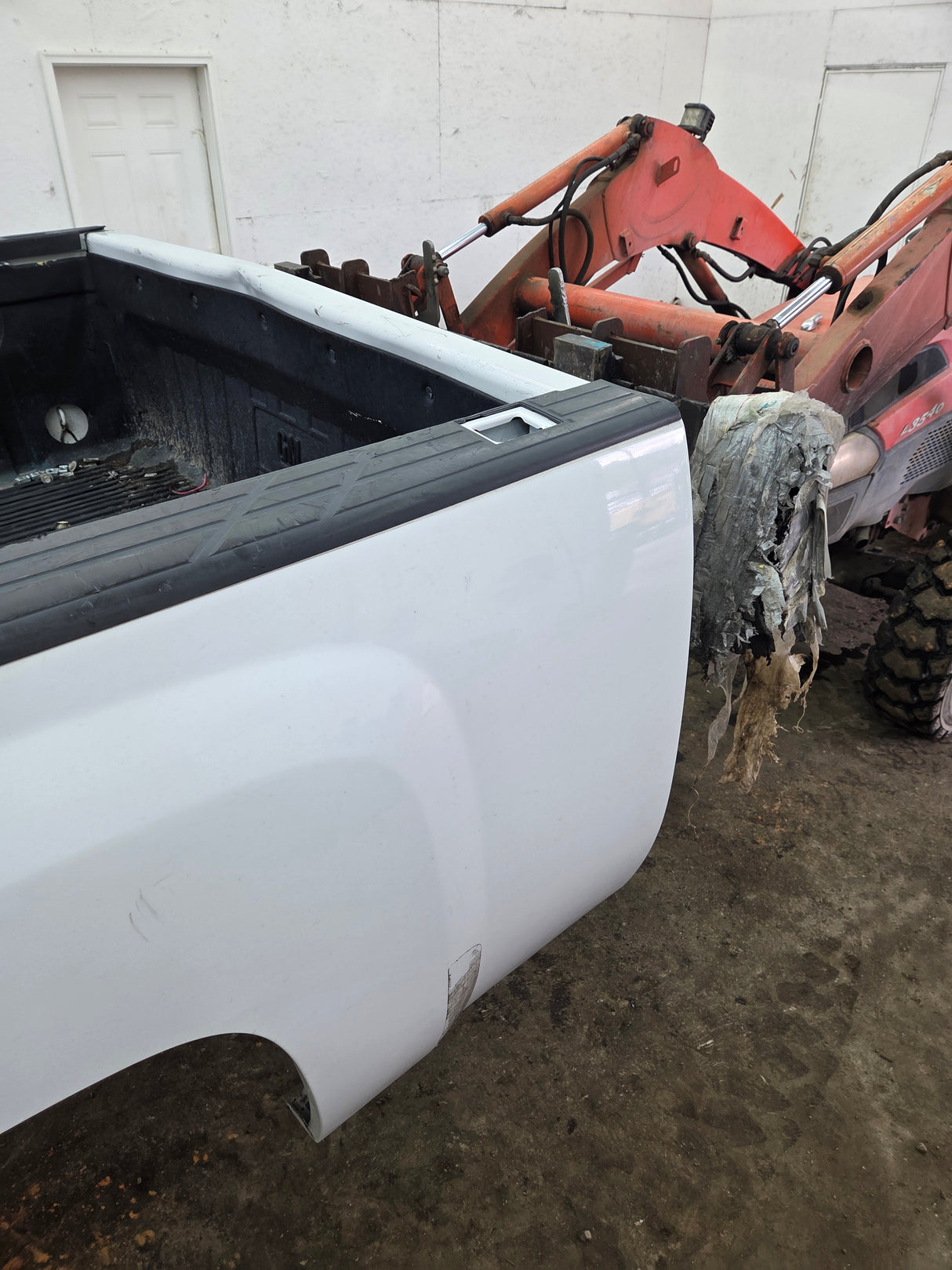 2007-2013 Chevrolet Silverado 1500 2500 3500 HD 6' 6" Short Truck Bed