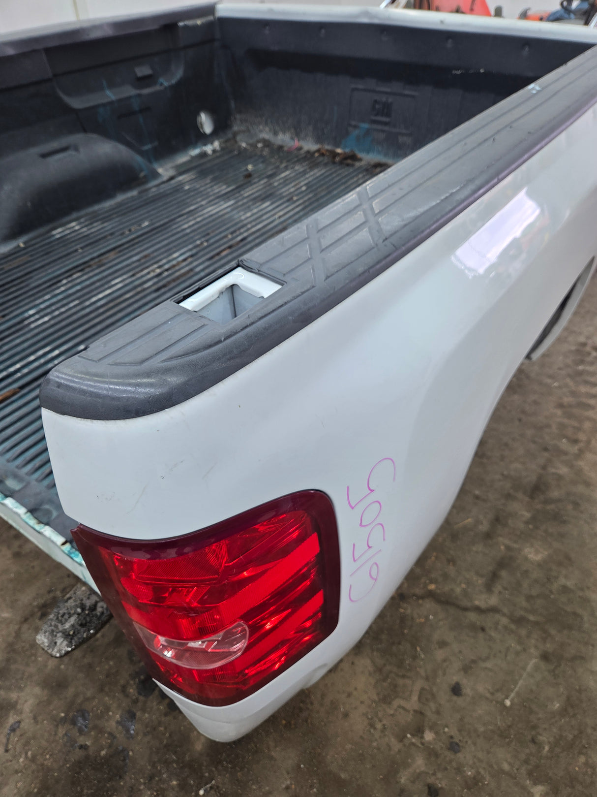 2007-2013 Chevrolet Silverado 1500 2500 3500 HD 6' 6" Short Truck Bed