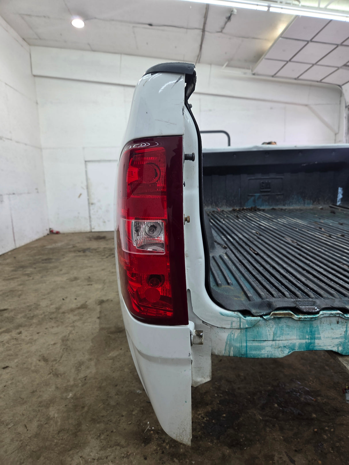 2007-2013 Chevrolet Silverado 1500 2500 3500 HD 6' 6" Short Truck Bed