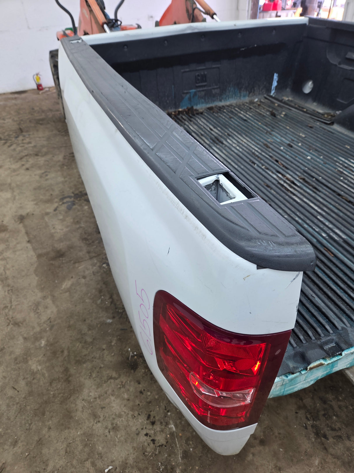 2007-2013 Chevrolet Silverado 1500 2500 3500 HD 6' 6" Short Truck Bed