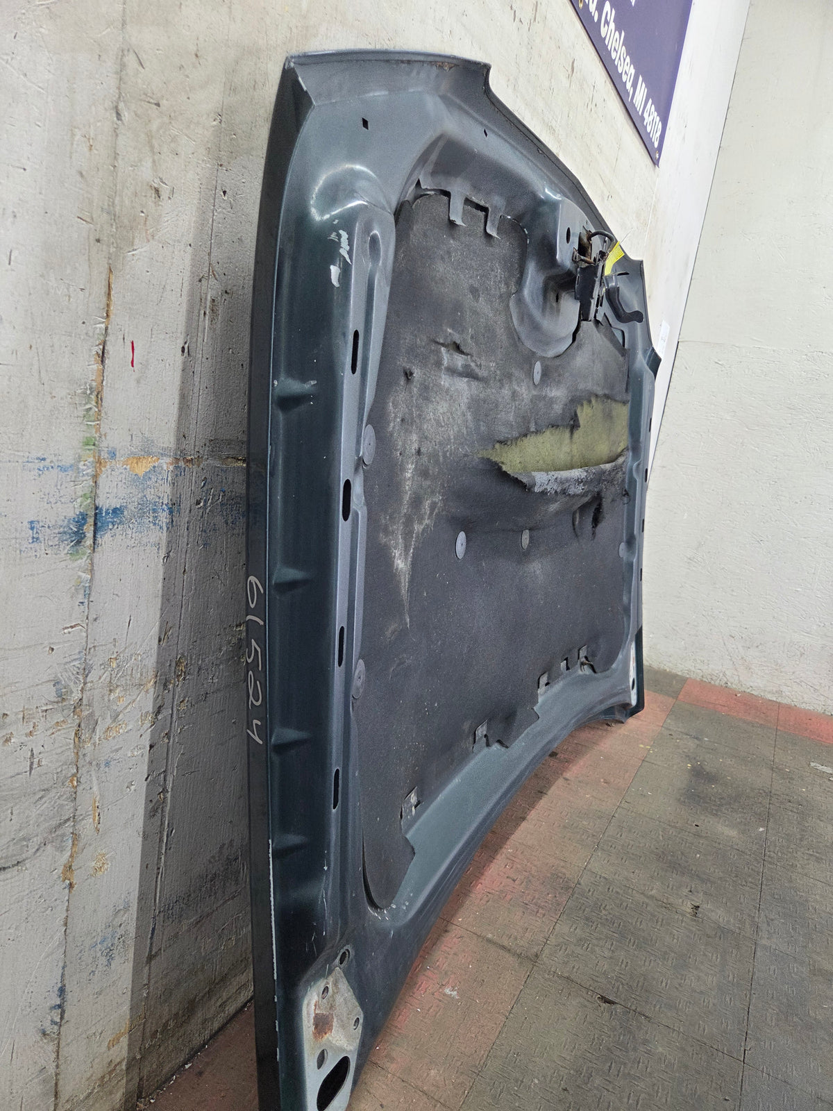 2003-2006 Chevrolet Silverado 2500 3500 Cateye HD Hood OEM