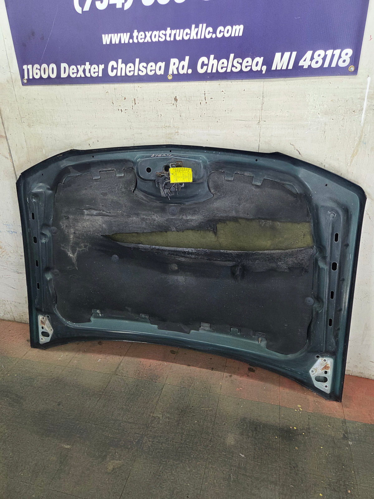 2003-2006 Chevrolet Silverado 2500 3500 Cateye HD Hood OEM