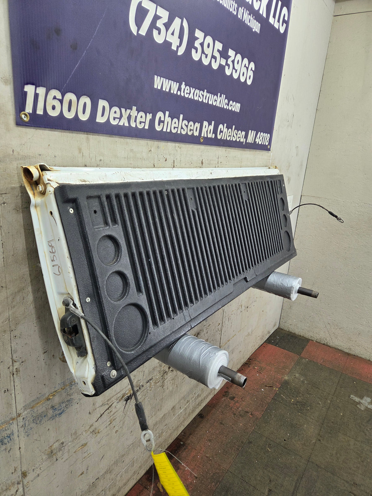 1999-2007 Chevrolet Silverado / GMC Sierra 1500 2500 3500 Tailgate