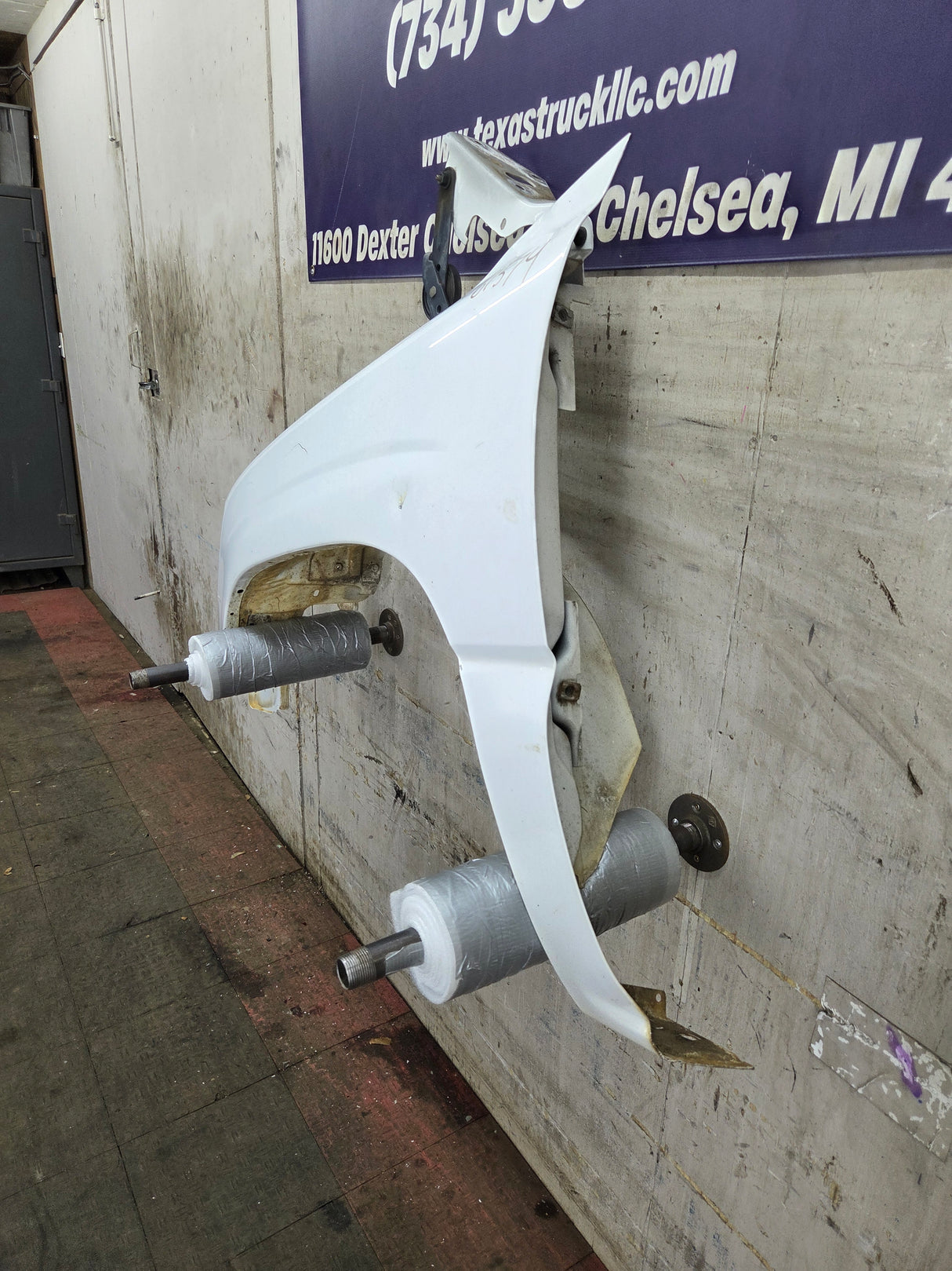 1999-2006 GMC Sierra / Yukon 1500 2500 3500 HD Driver Front Fender