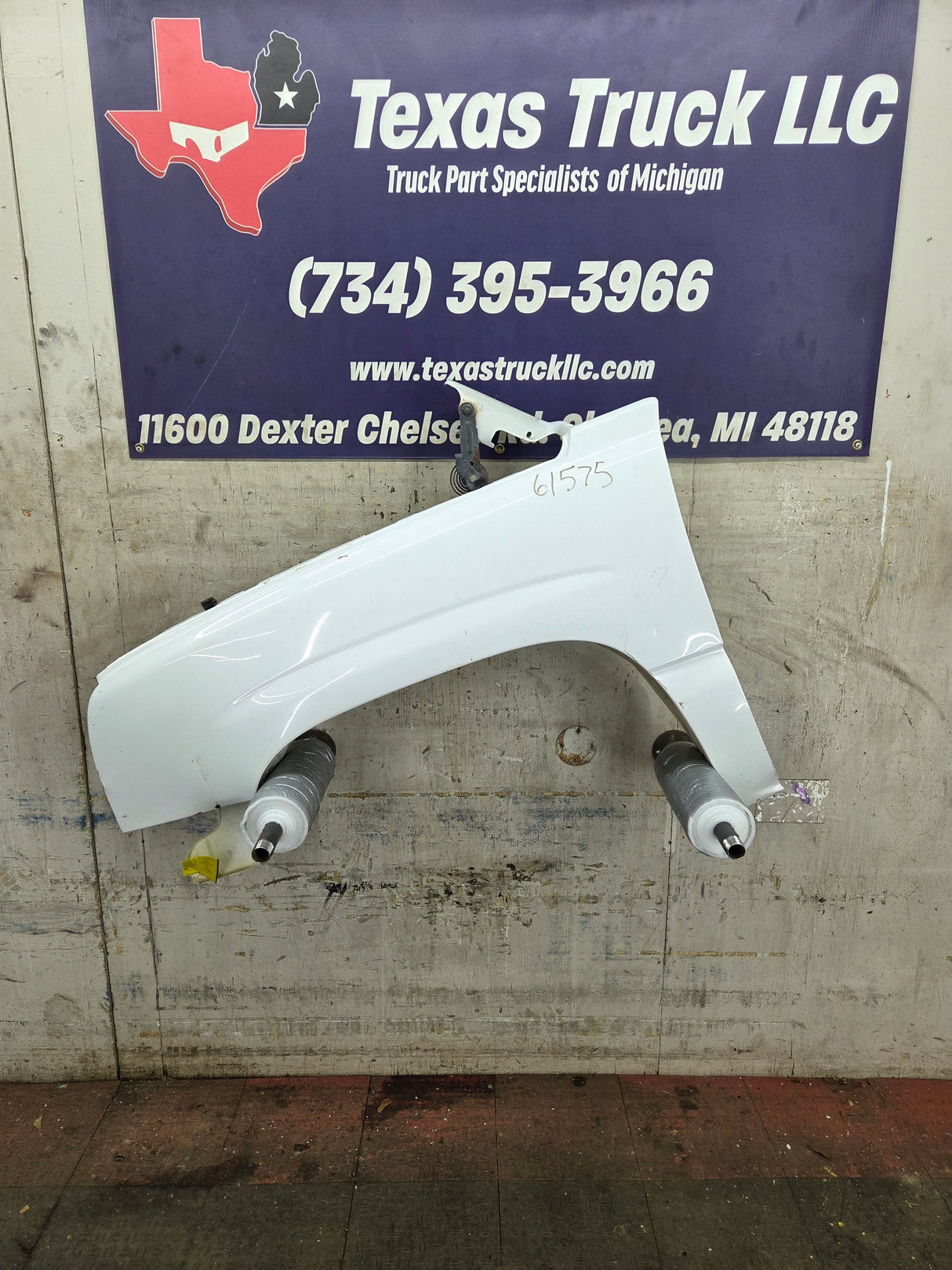 2003-2007 Chevrolet Silverado / Tahoe / Suburban 1500 2500 3500 HD LH Driver Side "Cateye" Front Fender