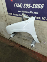 2003-2007 Chevrolet Silverado / Tahoe / Suburban 1500 2500 3500 HD LH Driver Side "Cateye" Front Fender