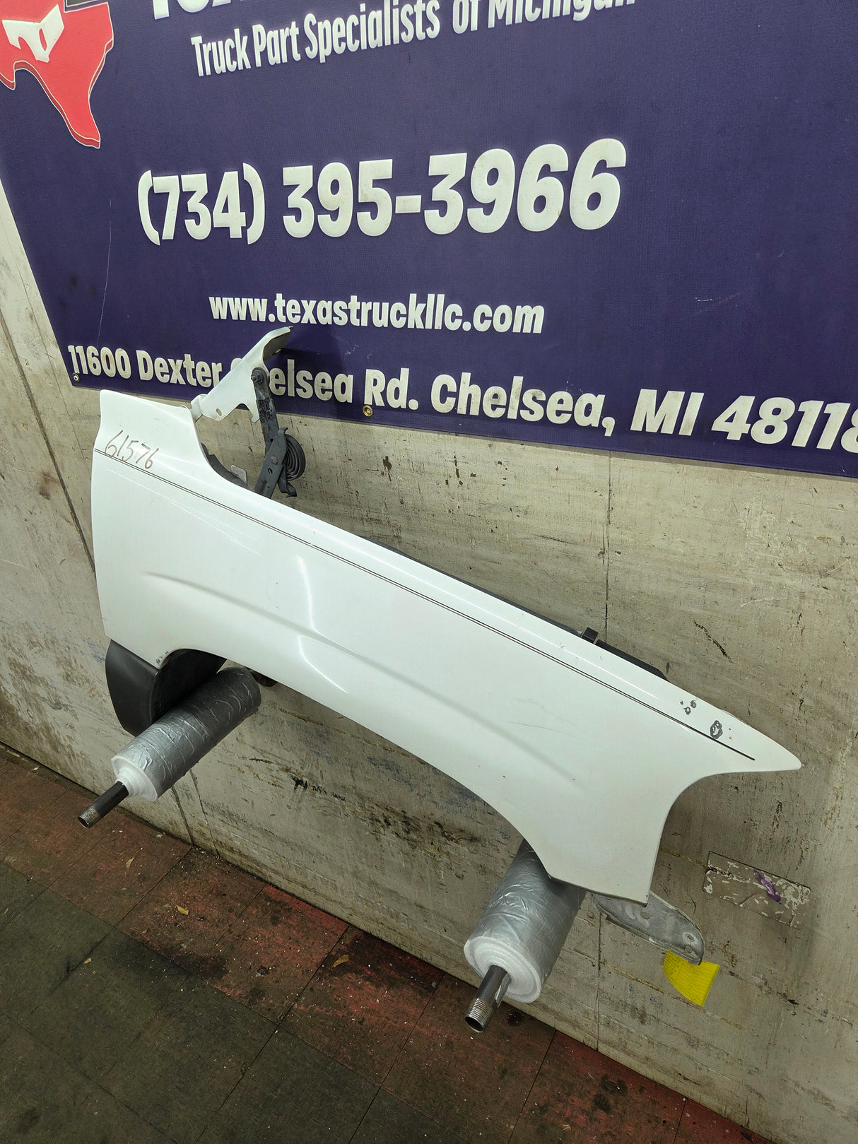 1999-2006 GMC Sierra / Yukon 1500 2500 3500 HD Passenger Side Front Fender