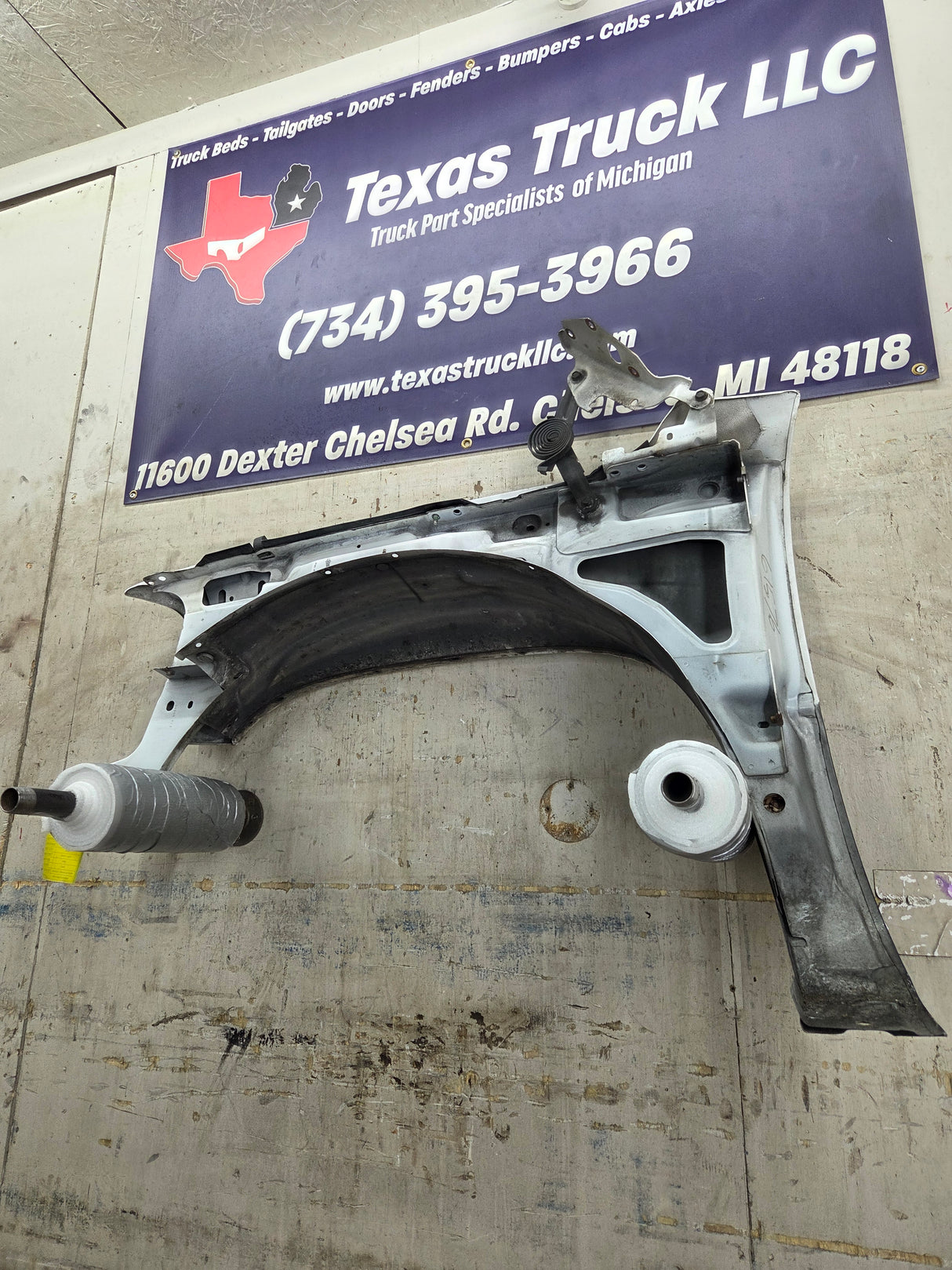 1999-2006 GMC Sierra / Yukon 1500 2500 3500 HD Passenger Side Front Fender
