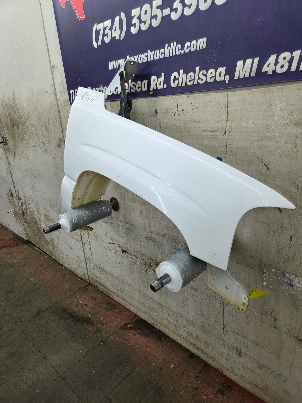 1999-2006 GMC Sierra / Yukon 1500 2500 3500 HD Passenger Side Front Fender