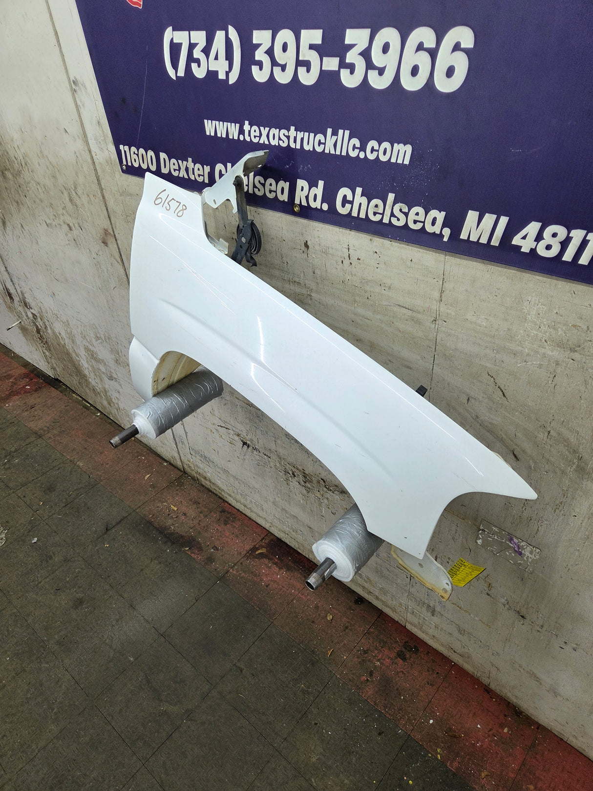 1999-2006 GMC Sierra / Yukon 1500 2500 3500 HD Passenger Side Front Fender