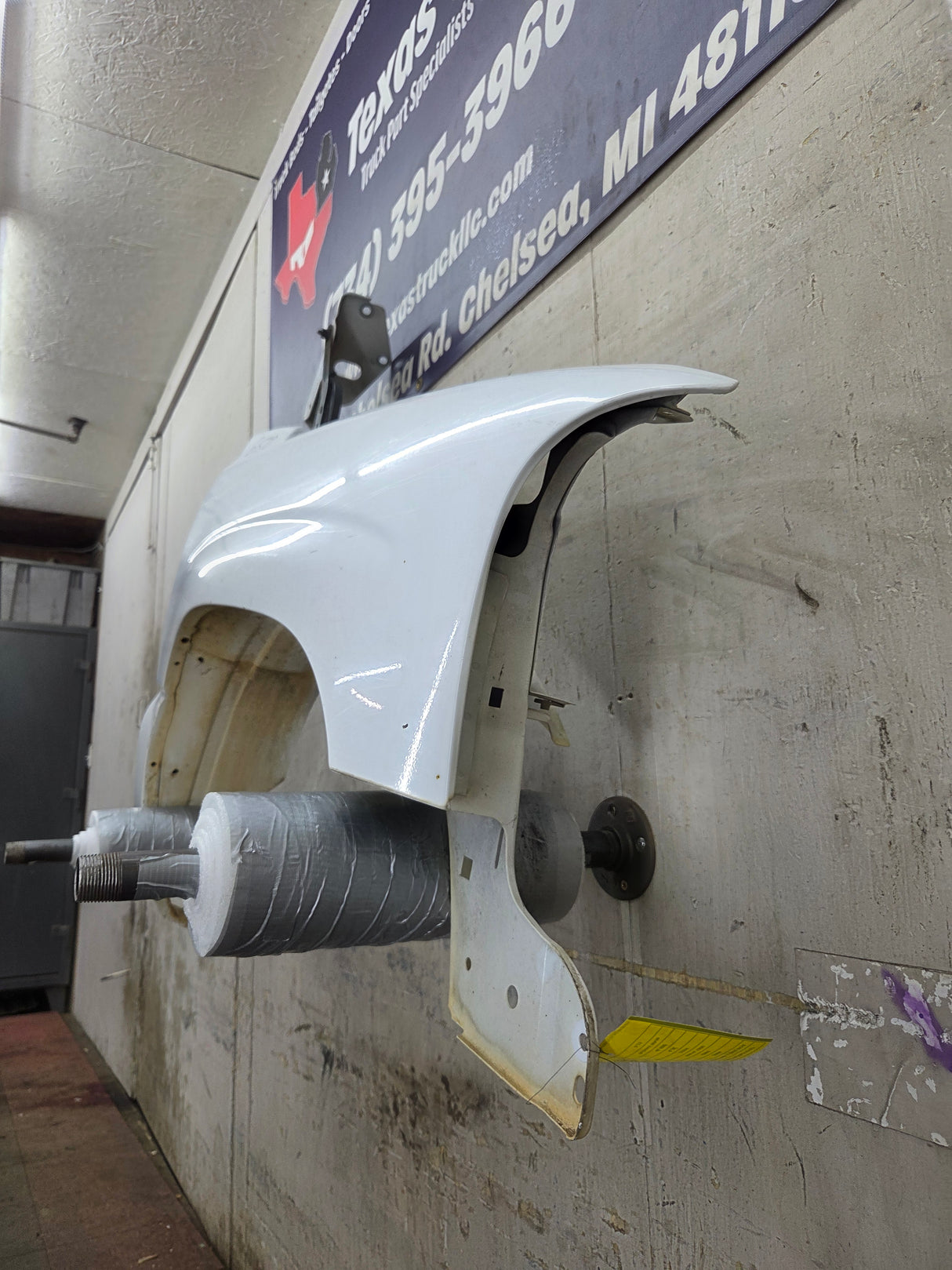 1999-2006 GMC Sierra / Yukon 1500 2500 3500 HD Passenger Side Front Fender
