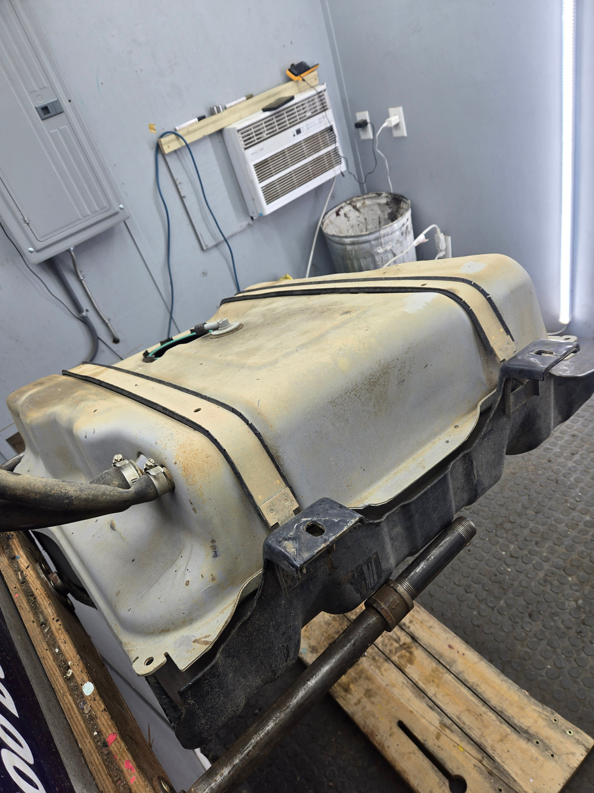 2011-2016 Ford Super Duty F350 F450 F550 Cab & Chassis Fuel Tank Rear mount behind the axle