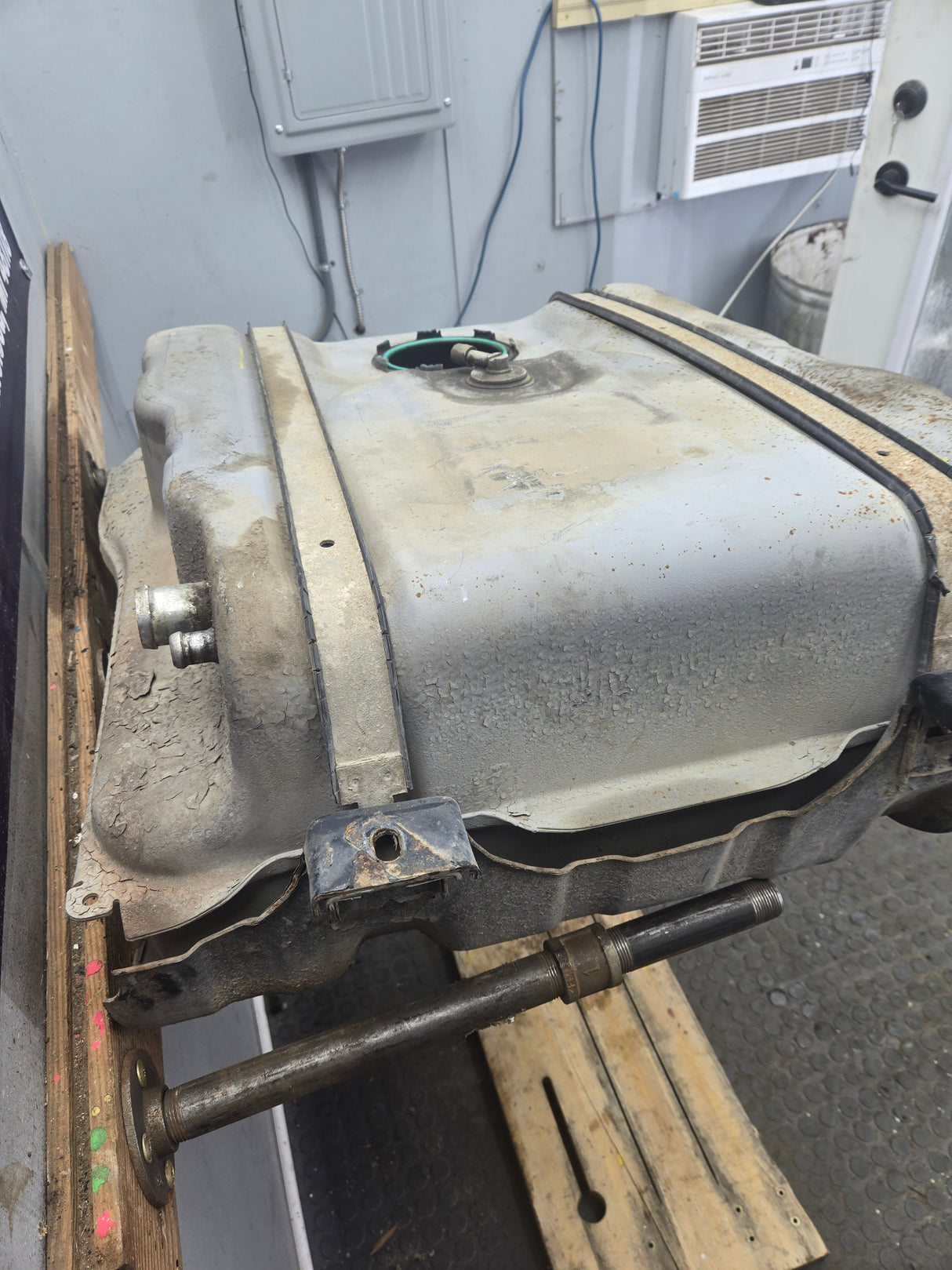 2011-2016 Ford Super Duty F350 F450 F550 Cab & Chassis Fuel Tank Rear mount behind the axle