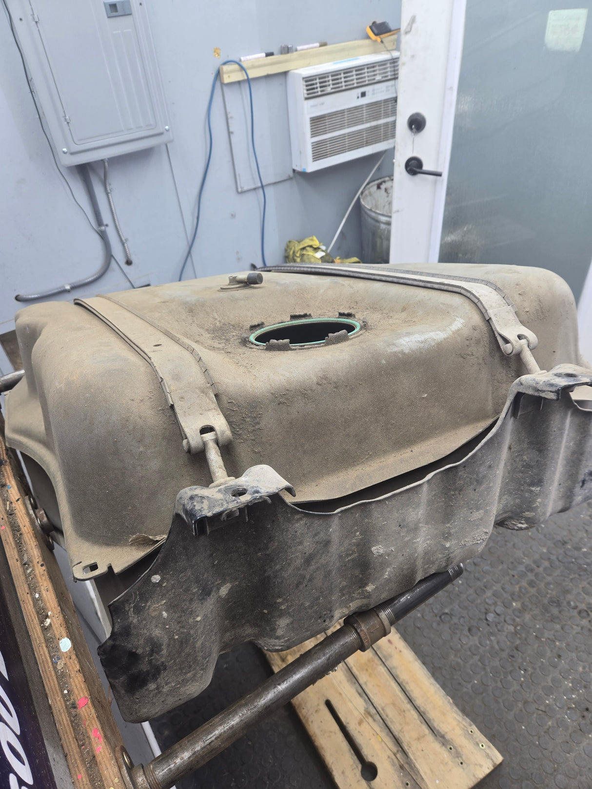 2011-2016 Ford Super Duty F350 F450 F550 Cab & Chassis Fuel Tank Rear mount behind the axle