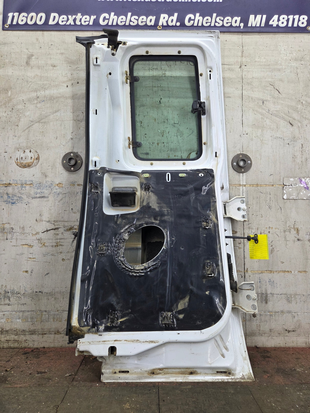 1999-2007 Ford Super Duty F250 F350 F450 F550 RH Extended Cab Passenger Rear Door