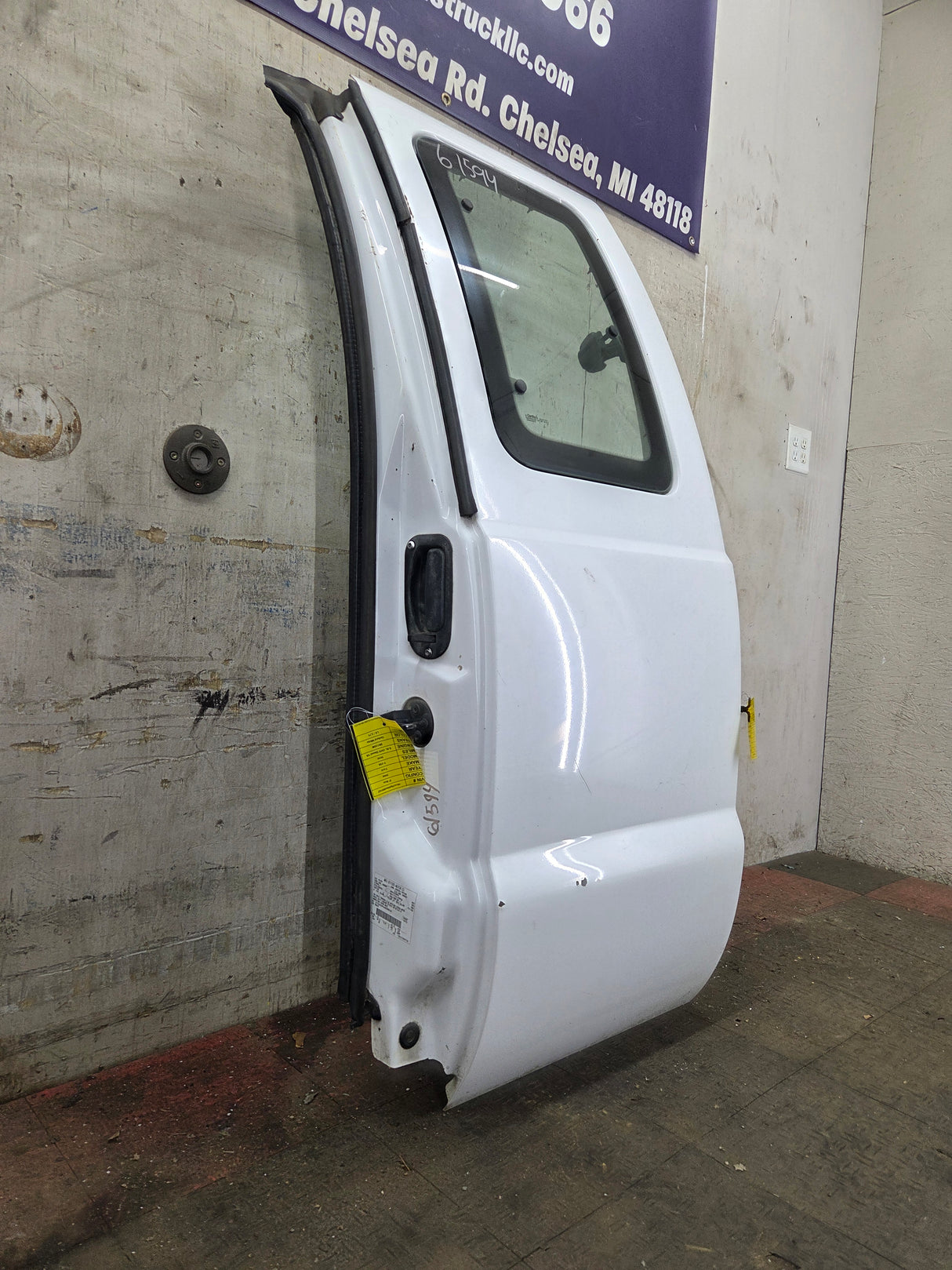 1999-2007 Ford Super Duty F250 F350 F450 F550 LH Extended Cab Driver Side Rear Door