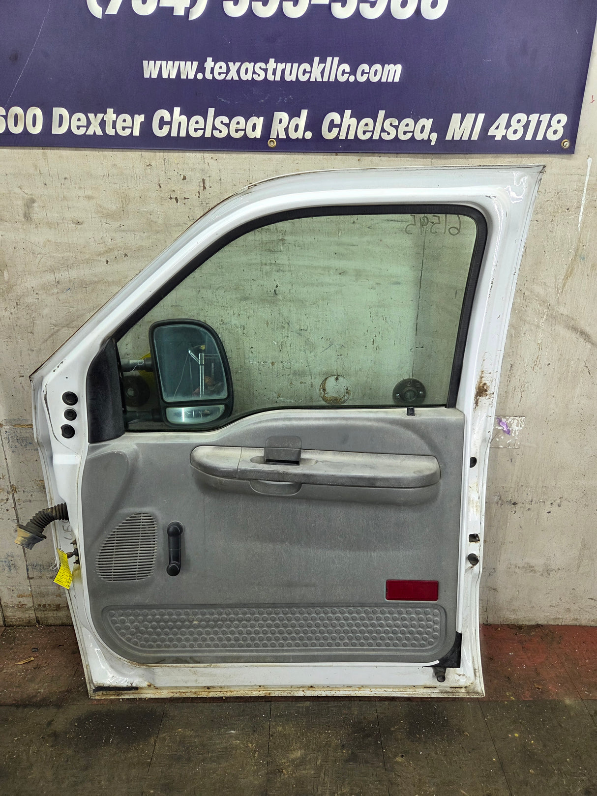 1999-2011 Ford Super Duty RH Passenger Side Front Door F250 F350 F450 F550