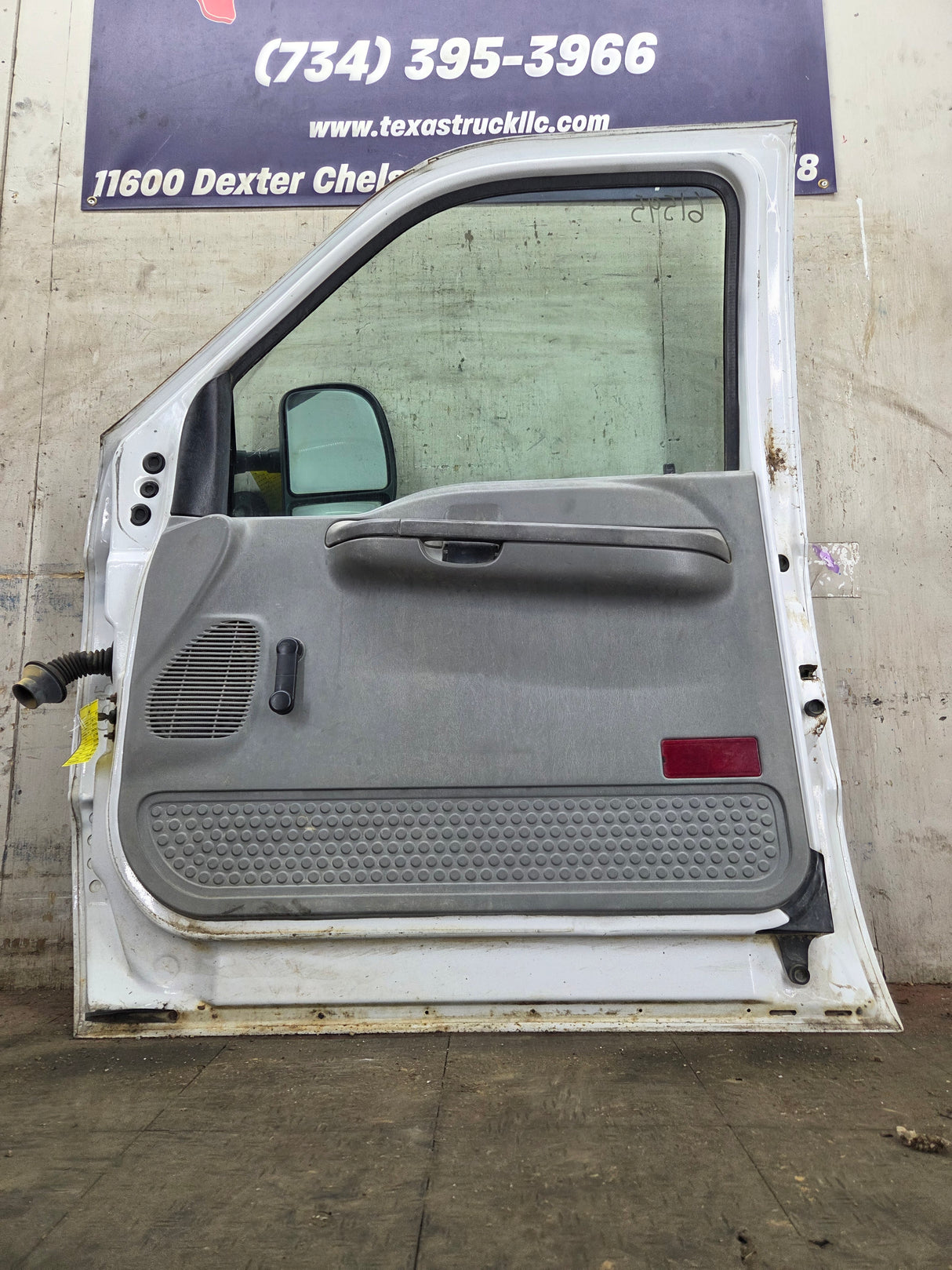 1999-2011 Ford Super Duty RH Passenger Side Front Door F250 F350 F450 F550