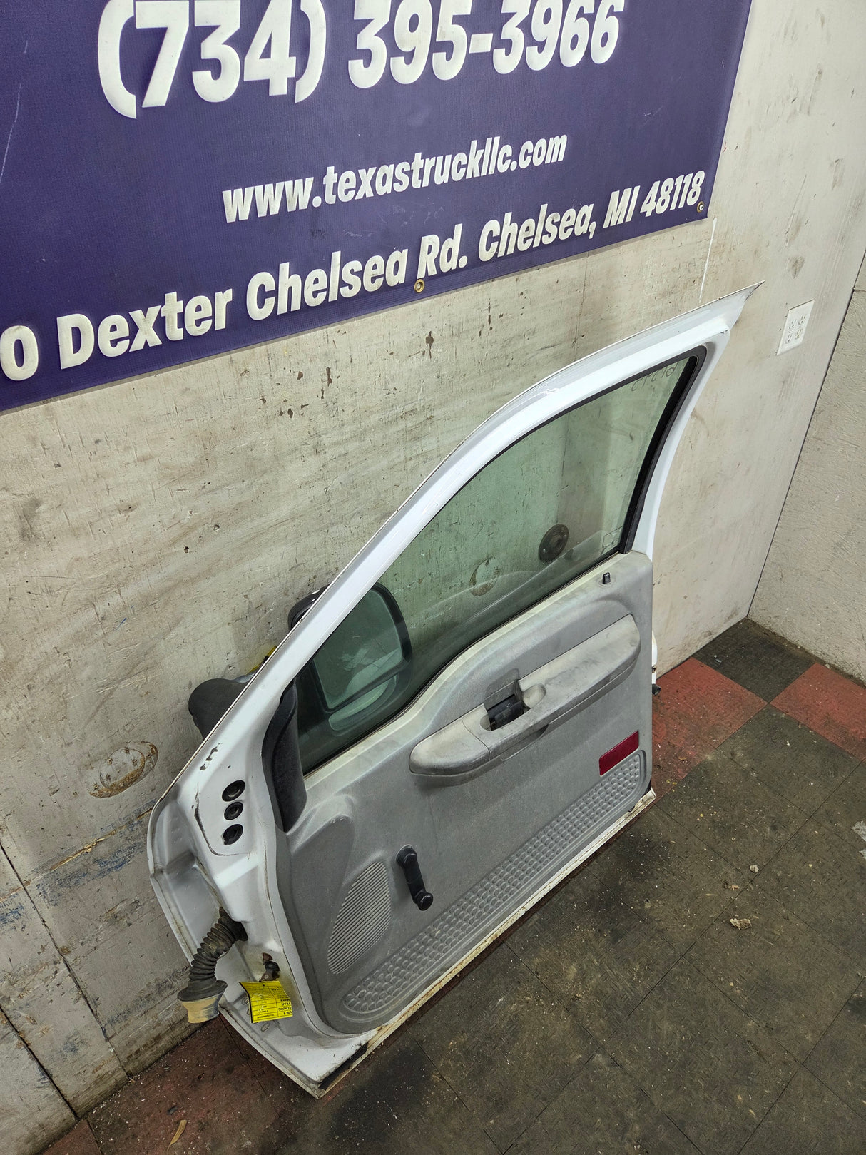 1999-2011 Ford Super Duty RH Passenger Side Front Door F250 F350 F450 F550