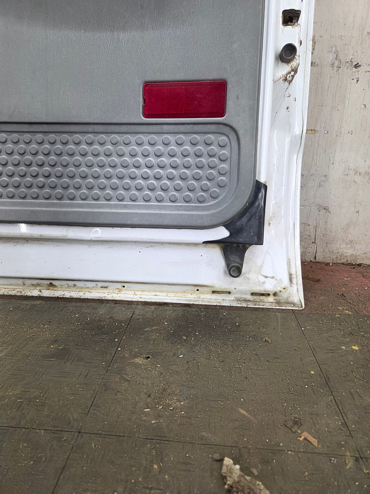1999-2011 Ford Super Duty RH Passenger Side Front Door F250 F350 F450 F550