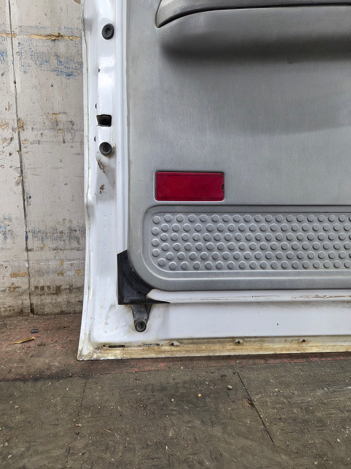 1999-2011 Ford Super Duty LH Driver Side Front Door F250 F350 F450 F550