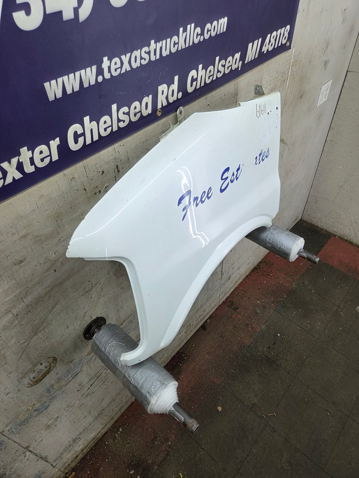 1996-2002 Chevrolet / GMC Express Savana 1500 2500 3500 Left Hand Driver Side Front Fender