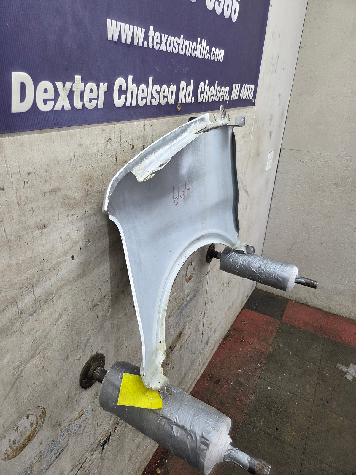 1996-2002 Chevrolet / GMC Express Savana 1500 2500 3500 Right Hand Passenger Side Front Fender