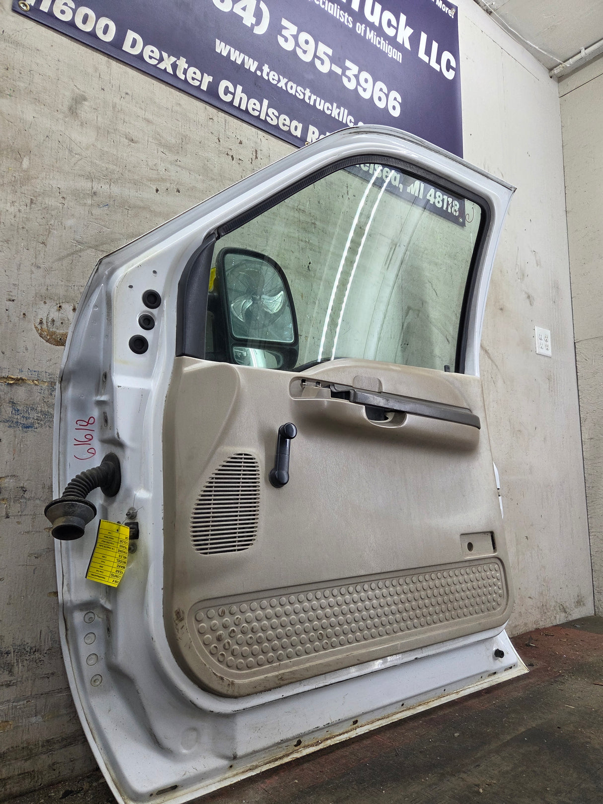 1999-2011 Ford Super Duty RH Passenger Side Front Door F250 F350 F450 F550