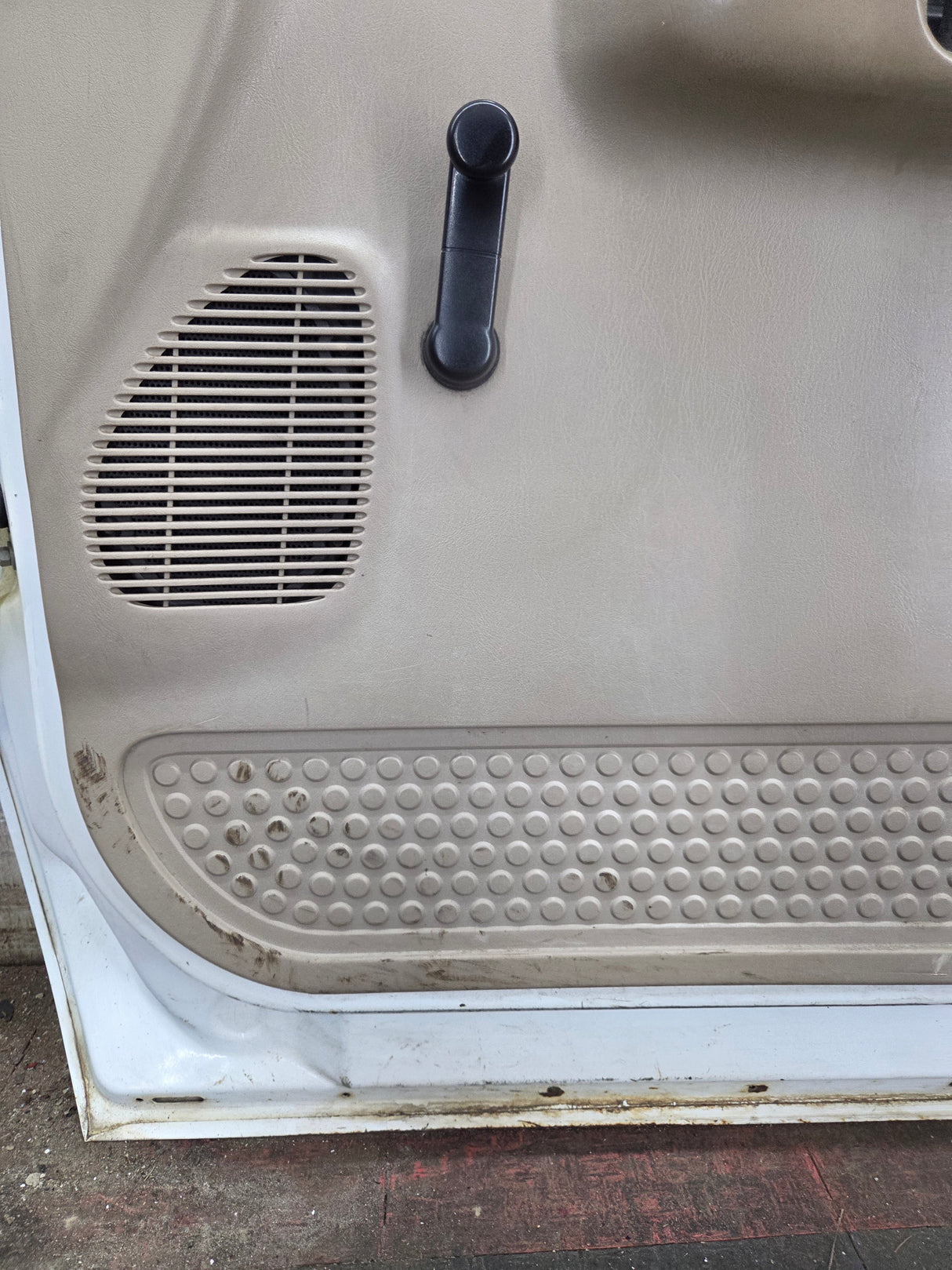 1999-2011 Ford Super Duty RH Passenger Side Front Door F250 F350 F450 F550