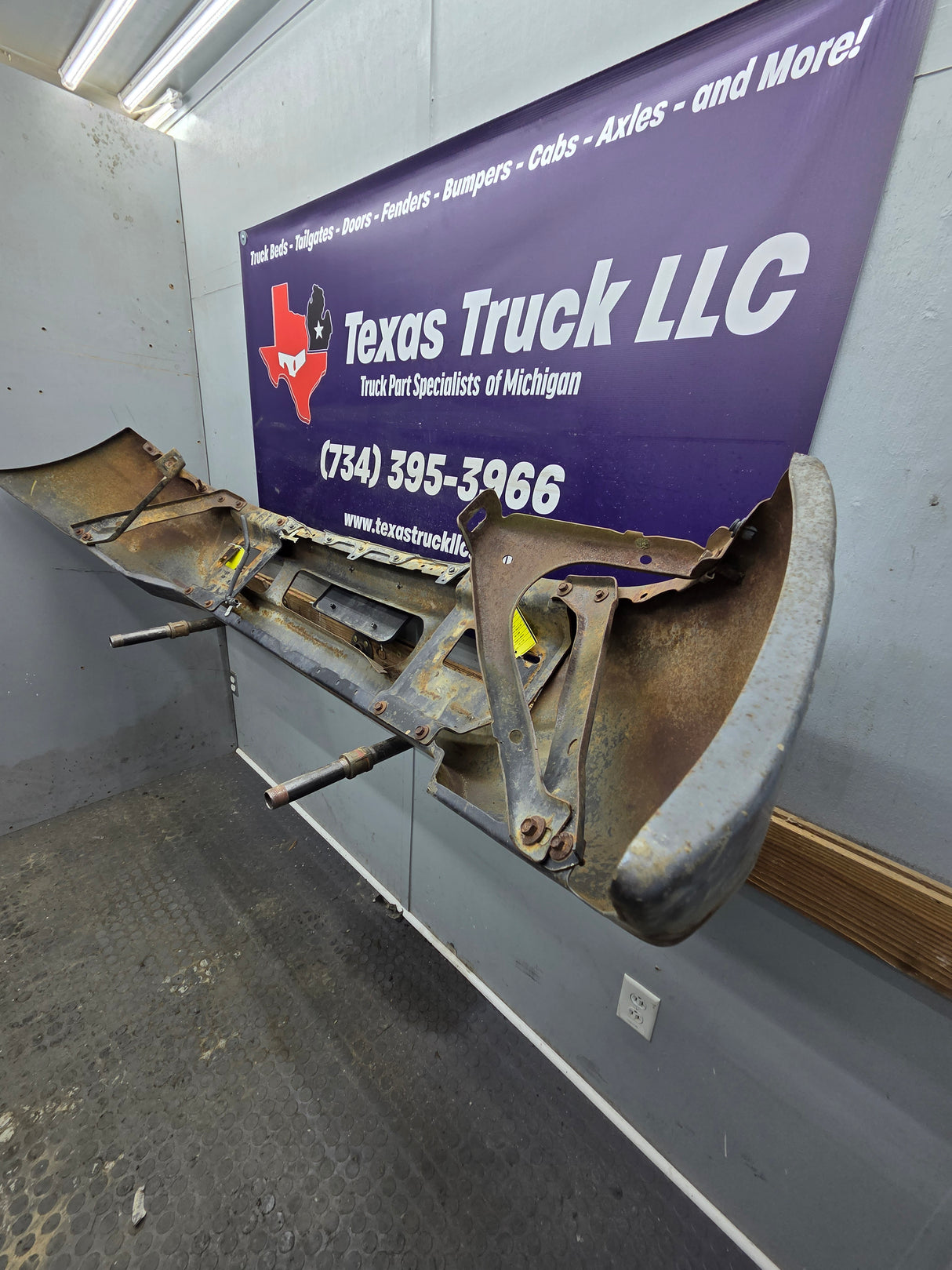 1999-2004 Ford Super Duty F250 F350 F450 F550 Excursion Front Bumper