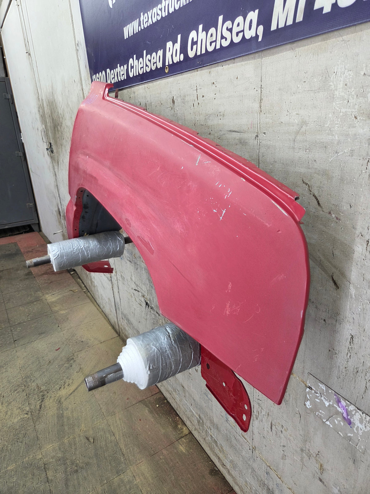 2003-2007 Chevrolet Silverado / Tahoe / Suburban 1500 2500 3500 HD RH Passenger Side "Cateye" Front Fender