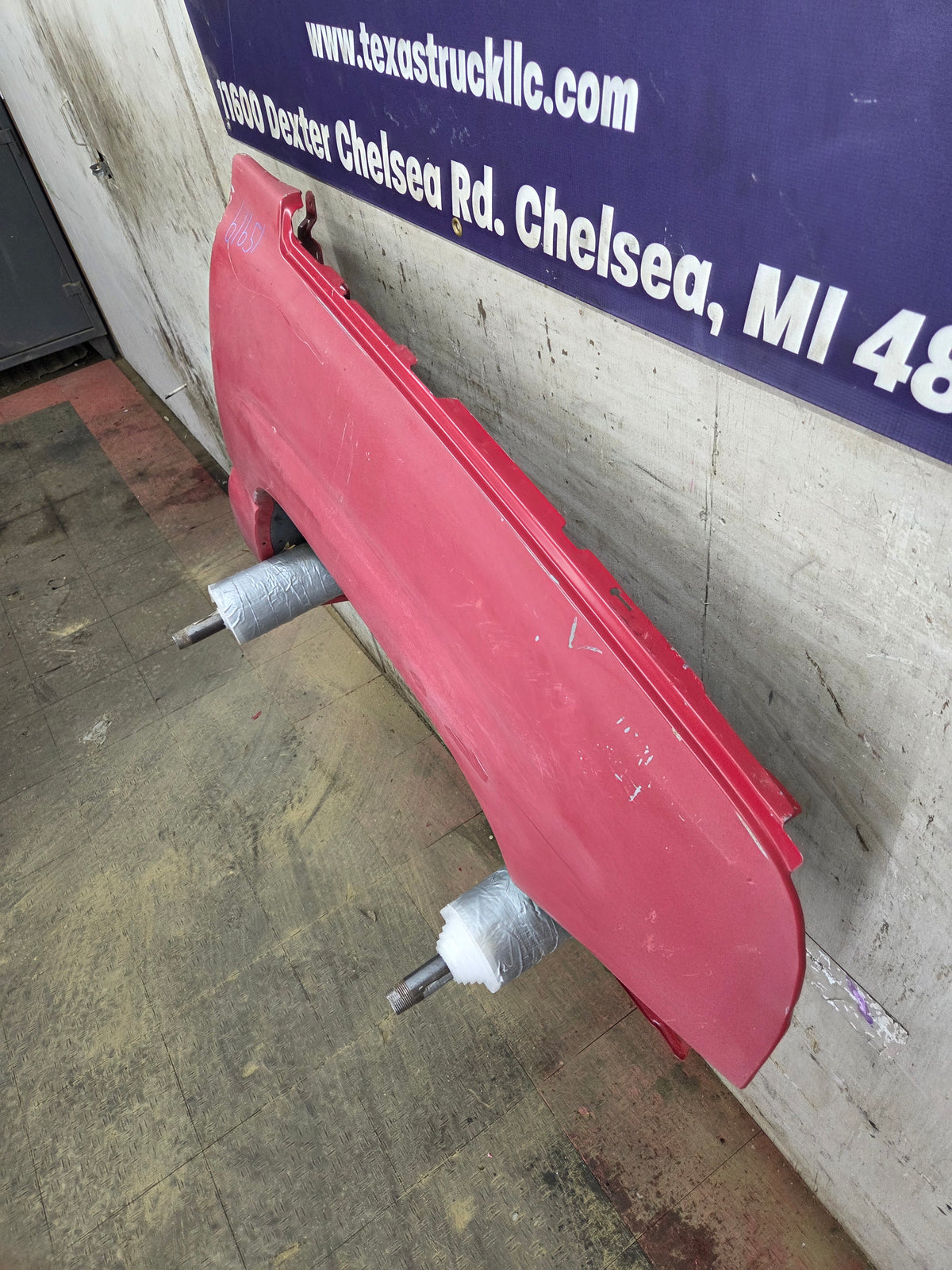 2003-2007 Chevrolet Silverado / Tahoe / Suburban 1500 2500 3500 HD RH Passenger Side "Cateye" Front Fender