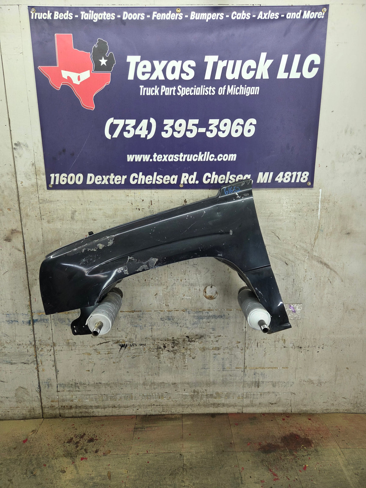 2003-2007 Chevrolet Silverado / Tahoe / Suburban 1500 2500 3500 HD LH Driver Side "Cateye" Front Fender