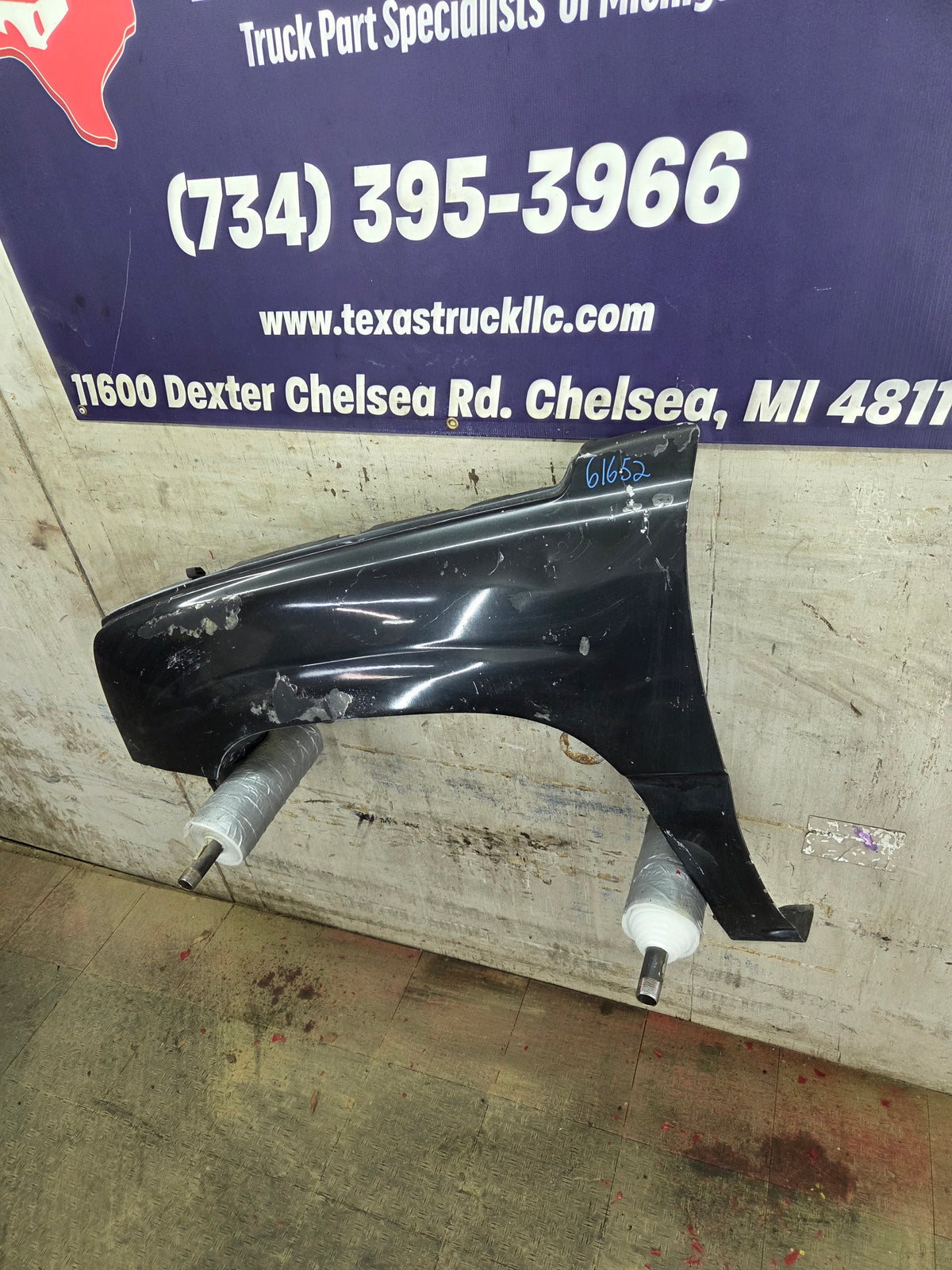 2003-2007 Chevrolet Silverado / Tahoe / Suburban 1500 2500 3500 HD LH Driver Side "Cateye" Front Fender