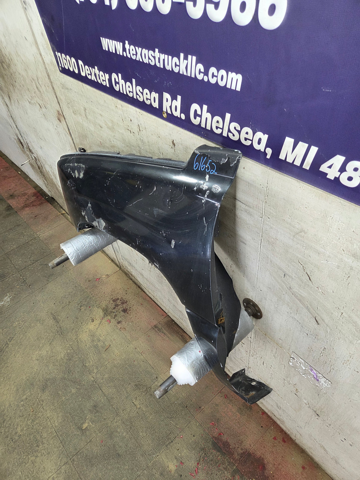 2003-2007 Chevrolet Silverado / Tahoe / Suburban 1500 2500 3500 HD LH Driver Side "Cateye" Front Fender