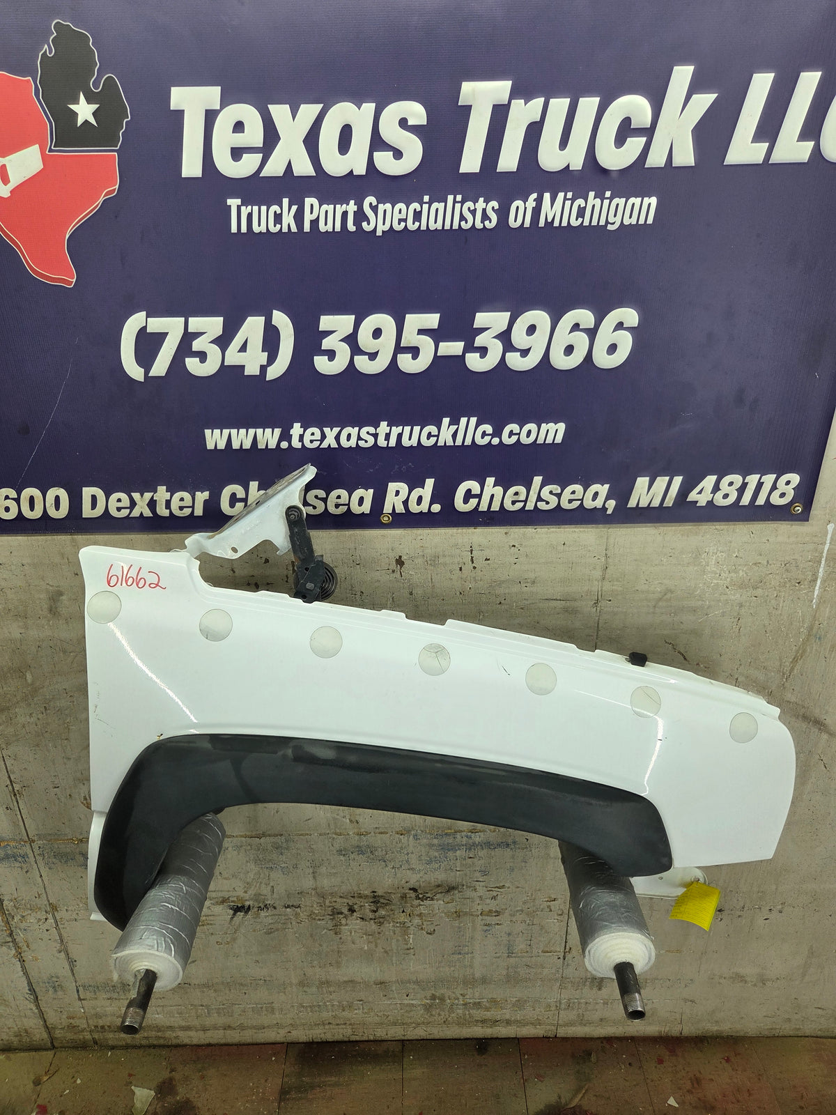 2003-2007 Chevrolet Silverado / Tahoe / Suburban 1500 2500 3500 HD RH Passenger Side "Cateye" Front Fender