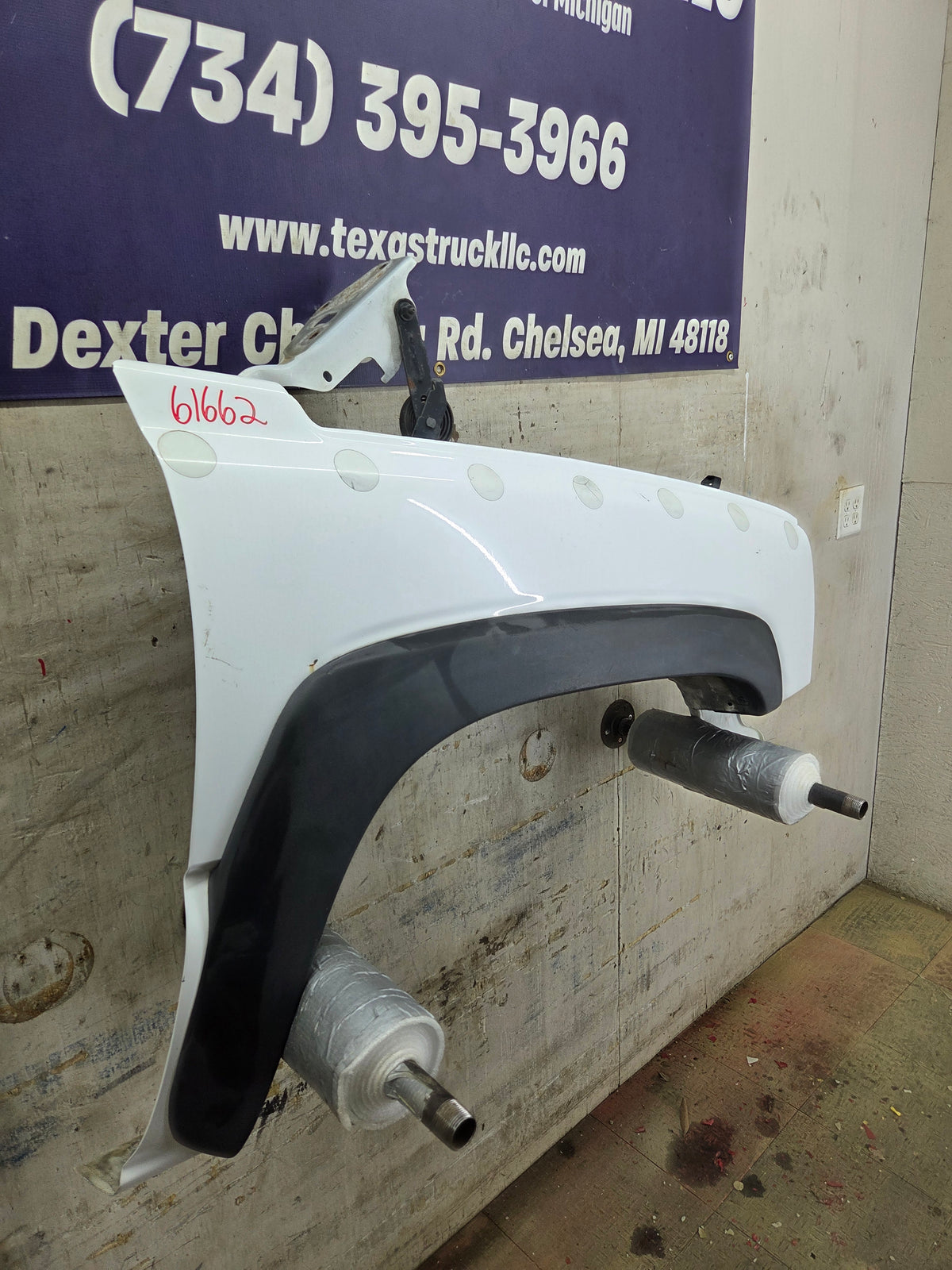 2003-2007 Chevrolet Silverado / Tahoe / Suburban 1500 2500 3500 HD RH Passenger Side "Cateye" Front Fender