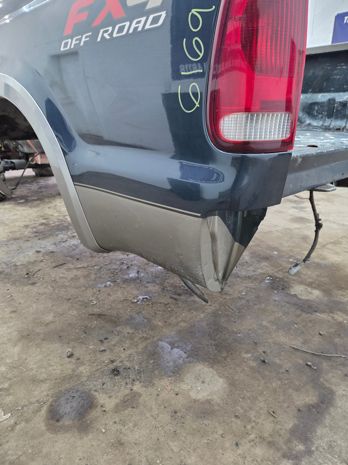 1999-2010 Ford Super Duty F250 F350 6' 9" Short Truck Bed