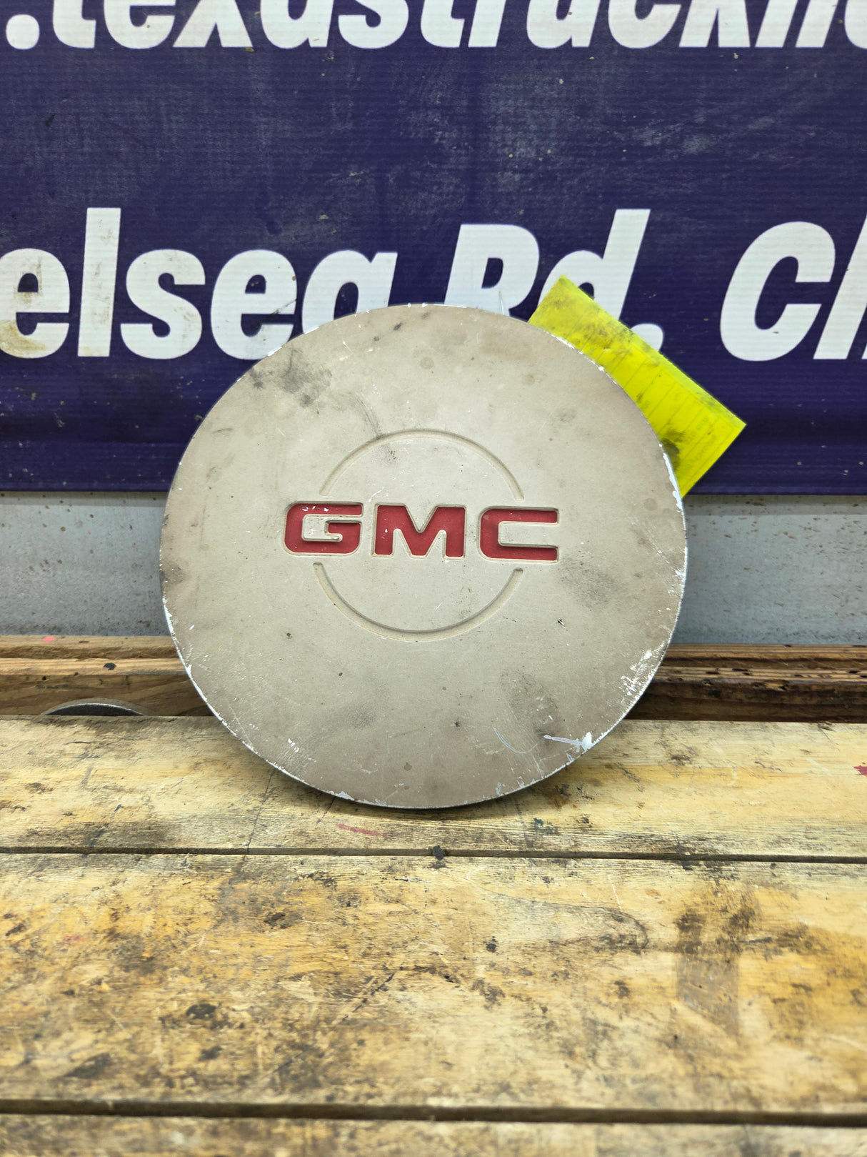 1999-2005 GMC Sierra Yukon Safari Center Cap Hub Cap 15040220
