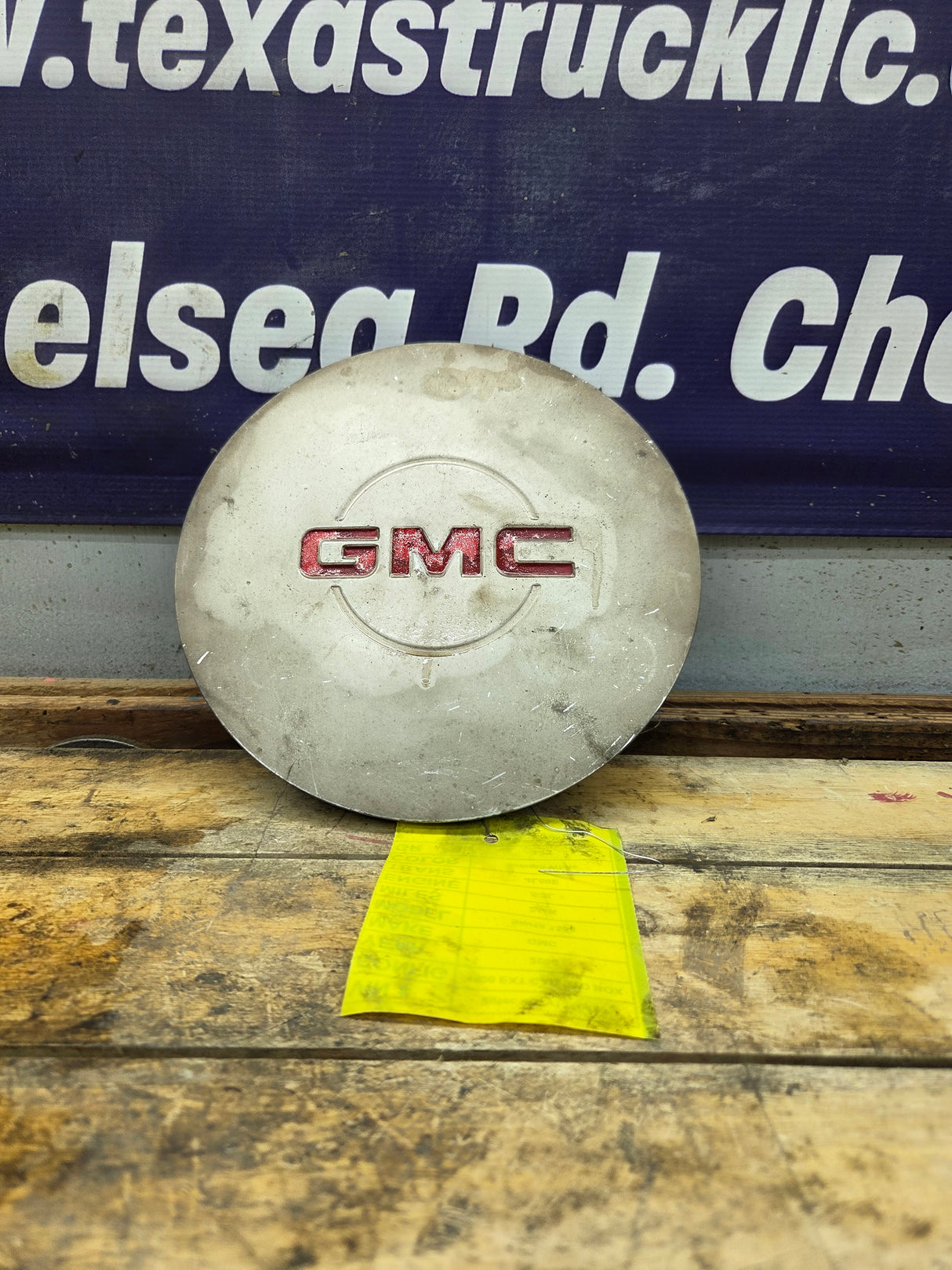 1999-2005 GMC Sierra Yukon Safari Center Cap Hub Cap 15040220