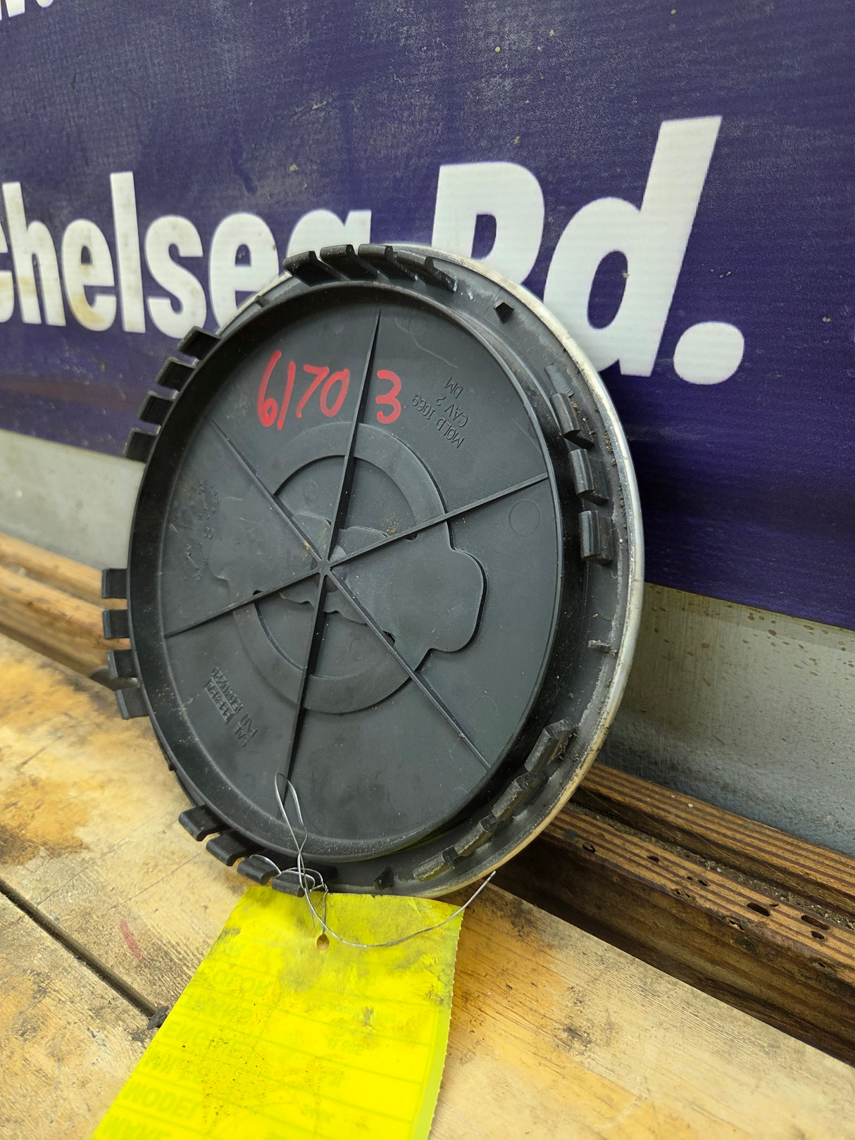 1999-2005 GMC Sierra Yukon Safari Center Cap Hub Cap 15040220