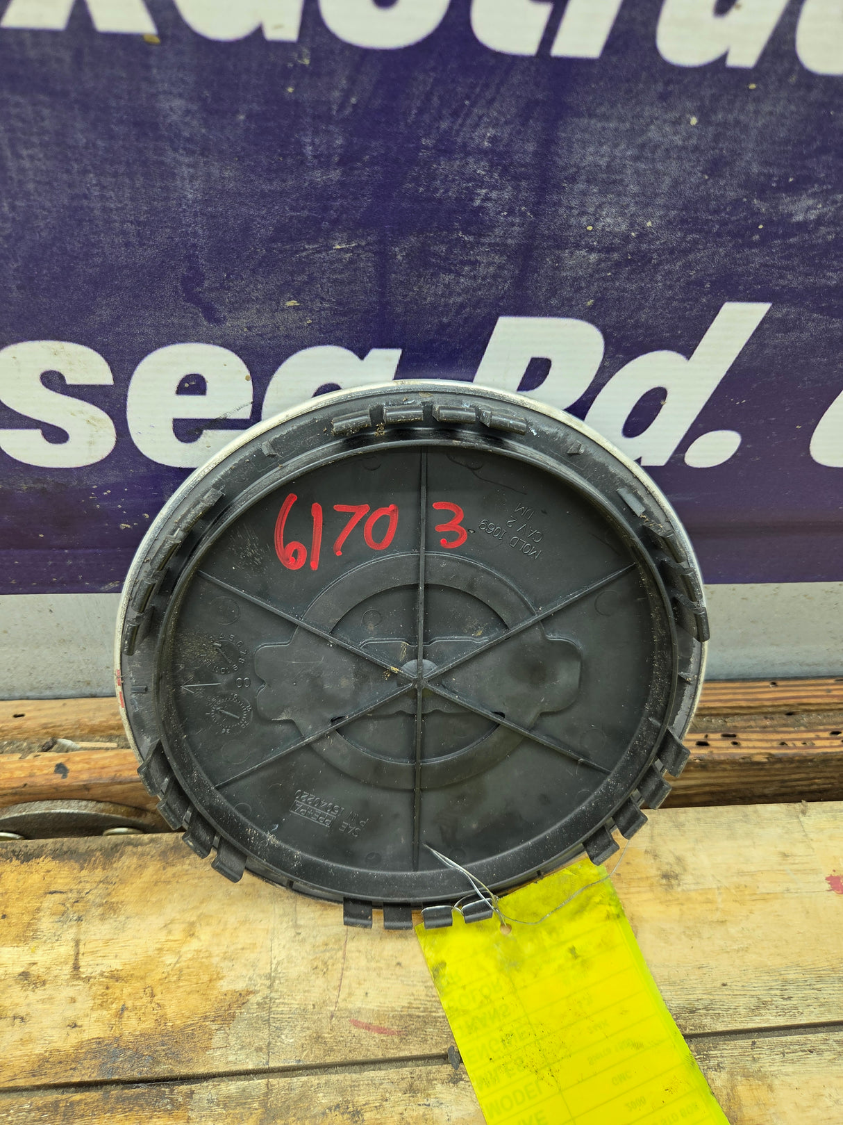 1999-2005 GMC Sierra Yukon Safari Center Cap Hub Cap 15040220