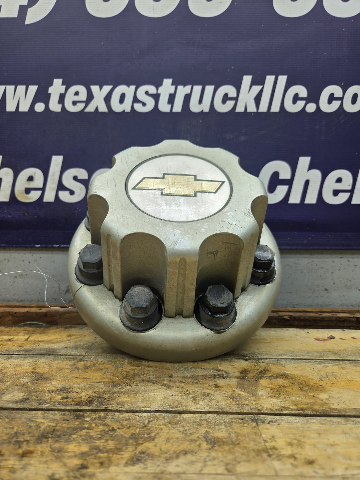 2001-2011 Chevy Silverado 3500 Dually Rear Center Hub Cap 15053705
