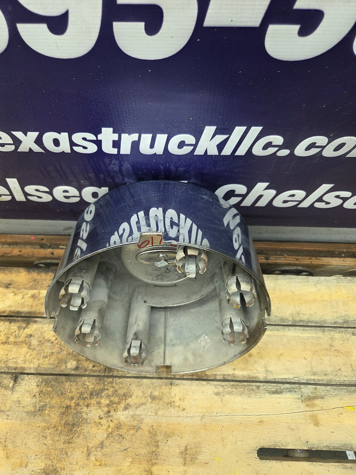 2008-2016 Ford Super Duty F350 Rear DUALLY Hub Cap Chrome Center Cap
