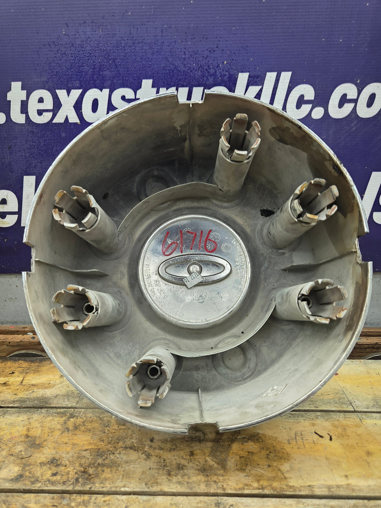 2008-2016 Ford Super Duty F350 Rear DUALLY Hub Cap Chrome Center Cap