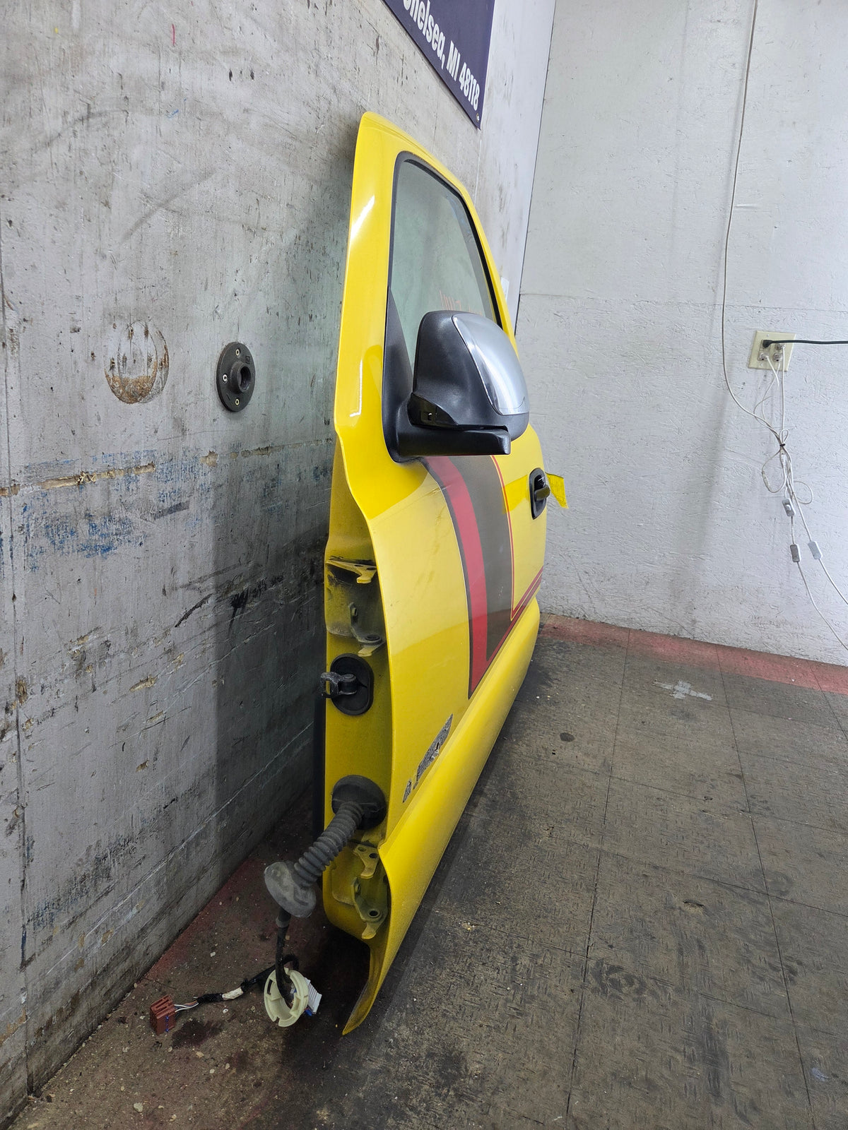 1999-2006 Chevrolet Silverado / GMC Sierra 1500 2500 3500 HD Front Driver Side Door LH