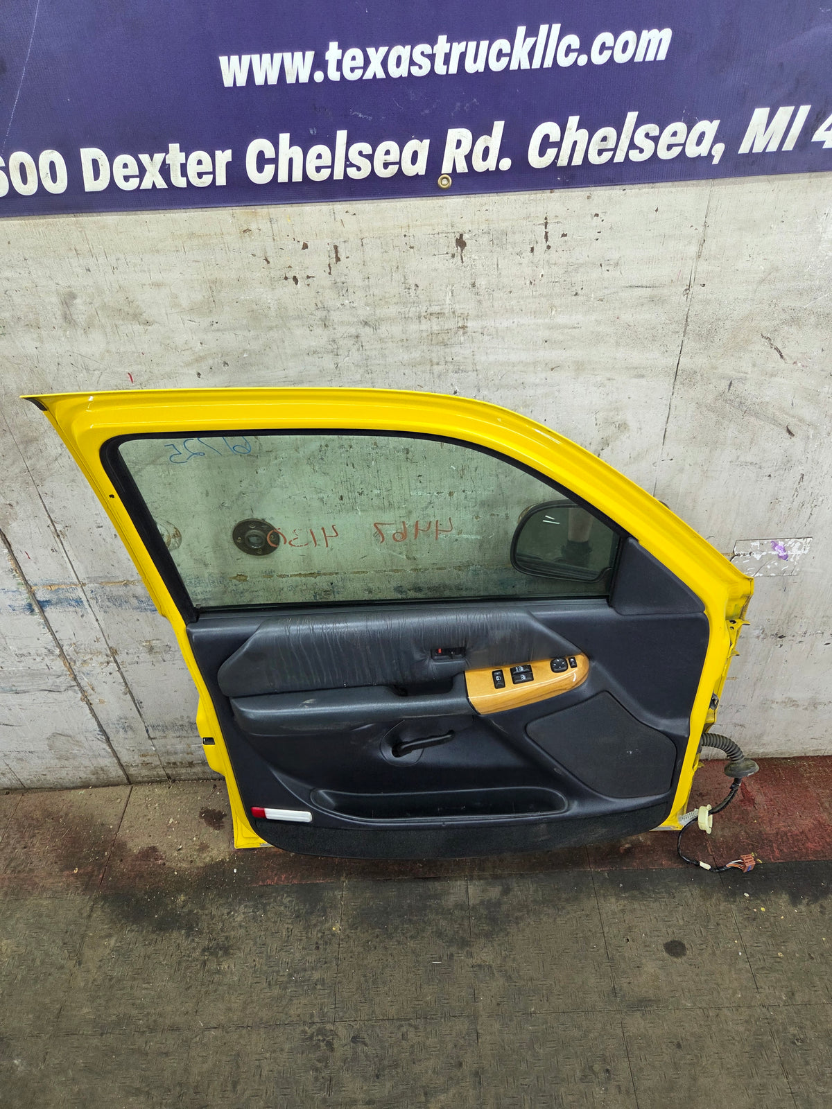 1999-2006 Chevrolet Silverado / GMC Sierra 1500 2500 3500 HD Front Driver Side Door LH
